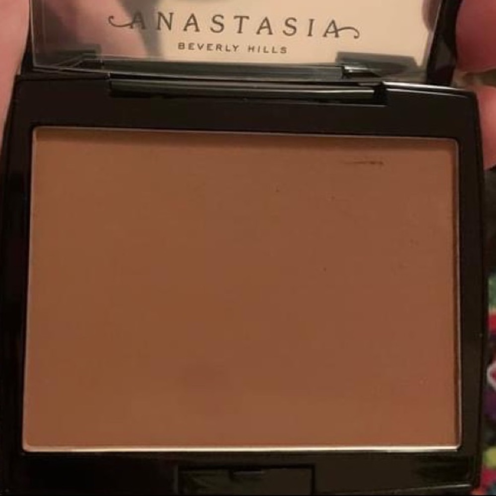 *New* ABH bronzer in Tawny